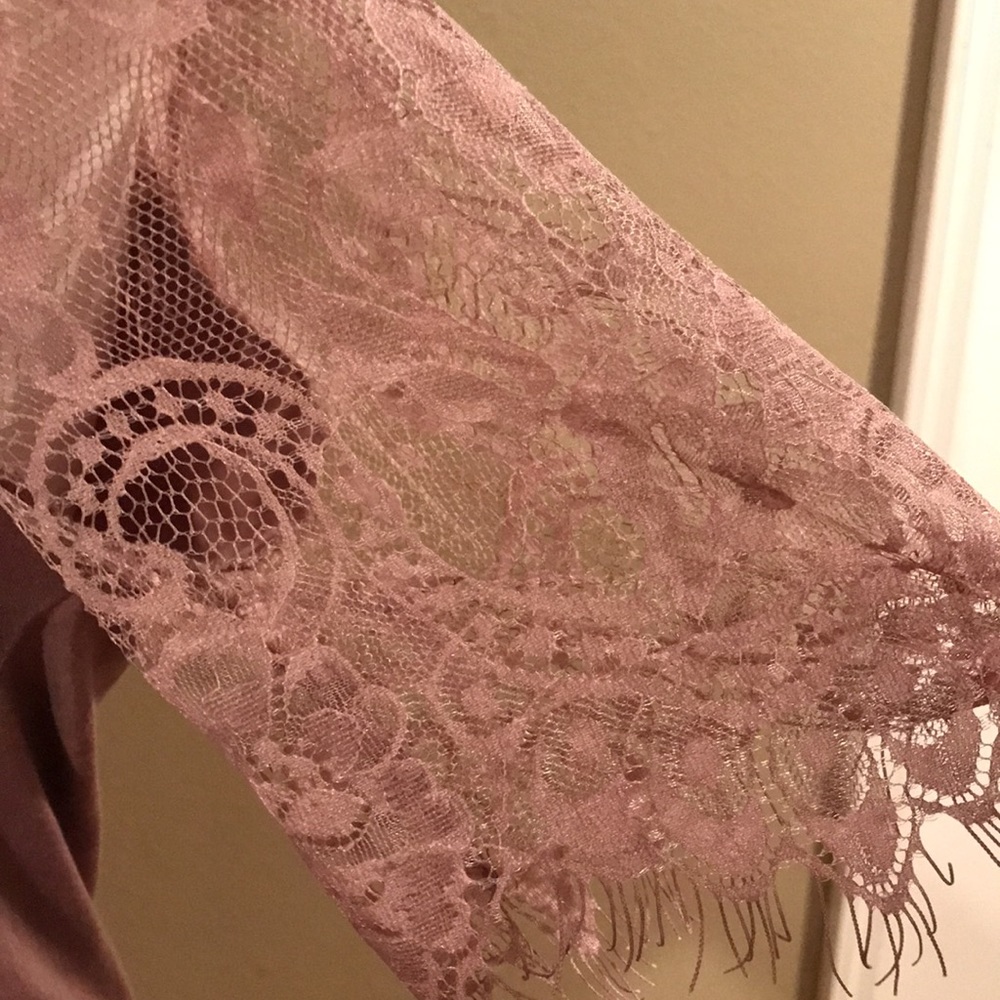 Pol Women V-neck Top Mauve Size Medium - Picture 3 of 3